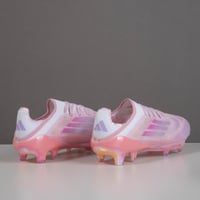 جزمة كرة قدم Adidas