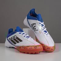 جزمة كرة قدم Adidas