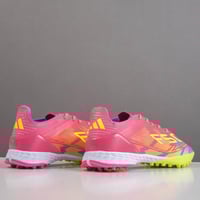 جزمة كرة قدم Adidas