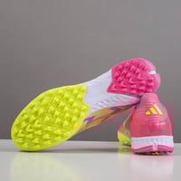 جزمة كرة قدم Adidas