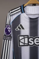 طقم نيوكاسل الاساسي كم طويل 2025/2026