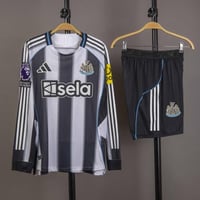 طقم نيوكاسل الاساسي كم طويل 2025/2026