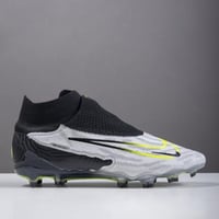 جزمة كرة قدم Nike