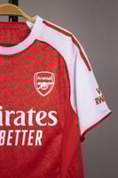 قميص ارسنال الاساسي 2025/2026