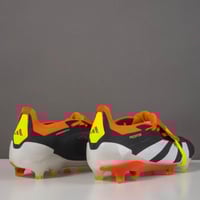 جزمة كرة قدم Adidas