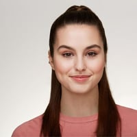 ايسنس قلوس ملمع شفاه اكستريم شاين فوليوم 01 كريستا...