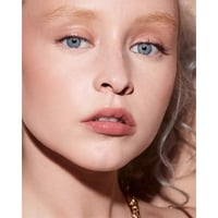 فنتي بيوتي قلوس ملمع ومكبر شفاه بومب كريم - 02 فنت...