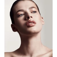 فنتي بيوتي قلوس ملمع ومكبر شفاه بومب يونيفرسال - 0...