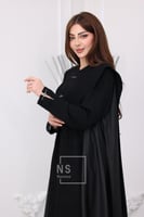 عباية فكرو مشجّر مع لمعة وأزرار معدنية