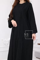 عباية فكرو مشجّر بنقشة بارزة وكريستالات منثورة بلم...