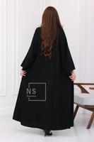 عباية فكرو مشجّر بنقشة بارزة وكريستالات منثورة بلم...