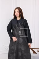 عباية تفتة مشجّر بتحديد سادة والشك اليدوي الراقي