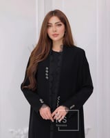 عباية مبطّن مع كلفة وأزرار معدنية