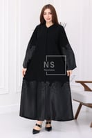 عباية بتخريم على شكل ورود محدد بالكريستال