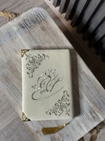 مصحف مطرز بالاسم