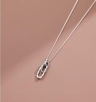 قلادة كارابينر