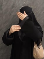 الانيقة . أسود