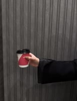 الانيقة . أسود