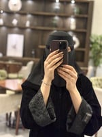 عباية كرز دانتيل شتويه مخمل