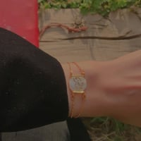 سوار باسمك بلمسة فاخرة وصدف طبيعي