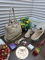 اجمل بكس شانيل شنطه وشوز سبورت