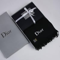 هدايا شتوي قماش مع شال ديور