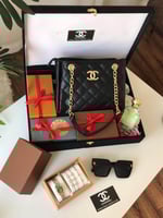 طقم هديه نسائي ماركه