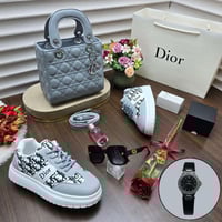 طقم نسائي شنطه وشوز سبورت ماركة ديور