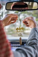 تعليقة كسرة العود مع شعار باتمان