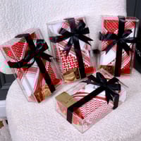 شماغ جيفنشي مع بوكس اكرليك