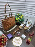 اجمل بكس شانيل شنطه وشوز سبورت