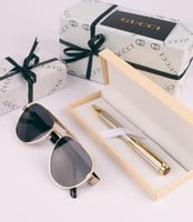 هديه انيقه نظاره مع قلم ماركة