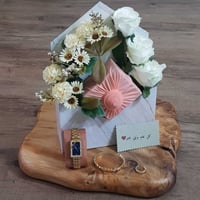 بوكس هدية نسائي راقي تغليف مع ورد