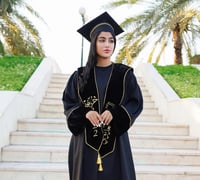 تصميم عبايات تخرج وتتطريز وتفصيل باالاسم والعام حس...