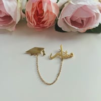 بروشات للخريجات بالاسم مع قبعة