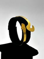 اساور حروف لليوم الوطني نحلم ونحقق