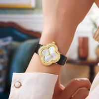 طقم هدية للبنات مع تنسيق ورد فخم