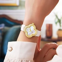 طقم هدية للبنات مع تنسيق ورد فخم