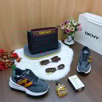 طقم ماركه DKNY شنطه وشوز سبورت بوكس نسائي