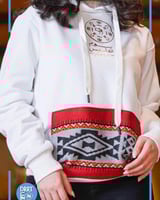 بلوفر يوم التأسيس مزين بالسدو