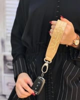 تعليقة مفاتيح جلد بالاسم بالوان جذابة