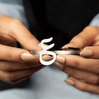 اساور حروف تصميم حسب الطلب