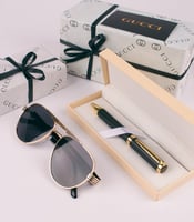 هديه انيقه نظاره مع قلم ماركة