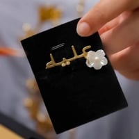 بروش ورد بالاسم تصميم جذاب