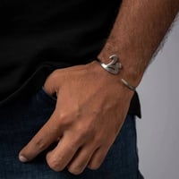 اساور حروف تصميم حسب الطلب