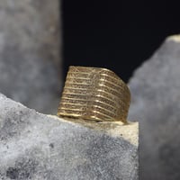 خاتم راقي بصياغة مميزة من الفضة الإسترلينية الخالص...