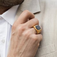 خاتم راقي مرصع بحجر عقيق أسود مميز - فضة إسترلينية...