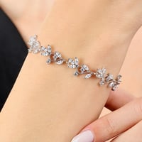 طقم فضة فاخر بتفاصيل متقنة لجمال إستثنائي وأناقة د...