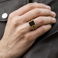 خاتم أنيق بحجر أونكس أسود مميز - فضة خالصة عيار 92...