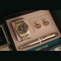 طقم رجالي مصمم بلمسة من الفخامة مع ساعة بعداد تاري...